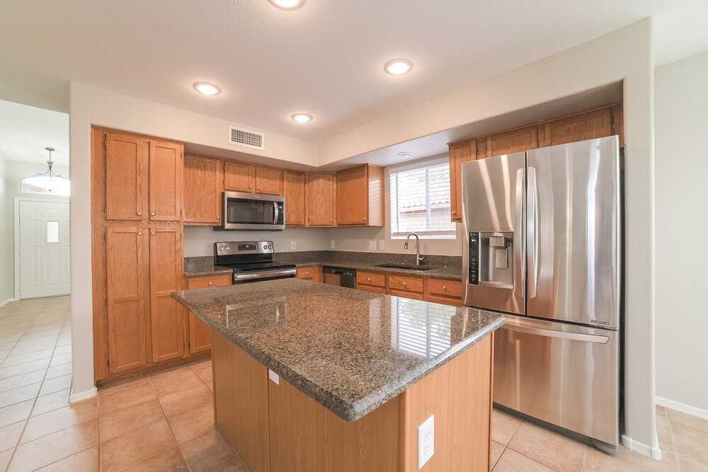 19251 N 79th Dr - Photo 6 of 17