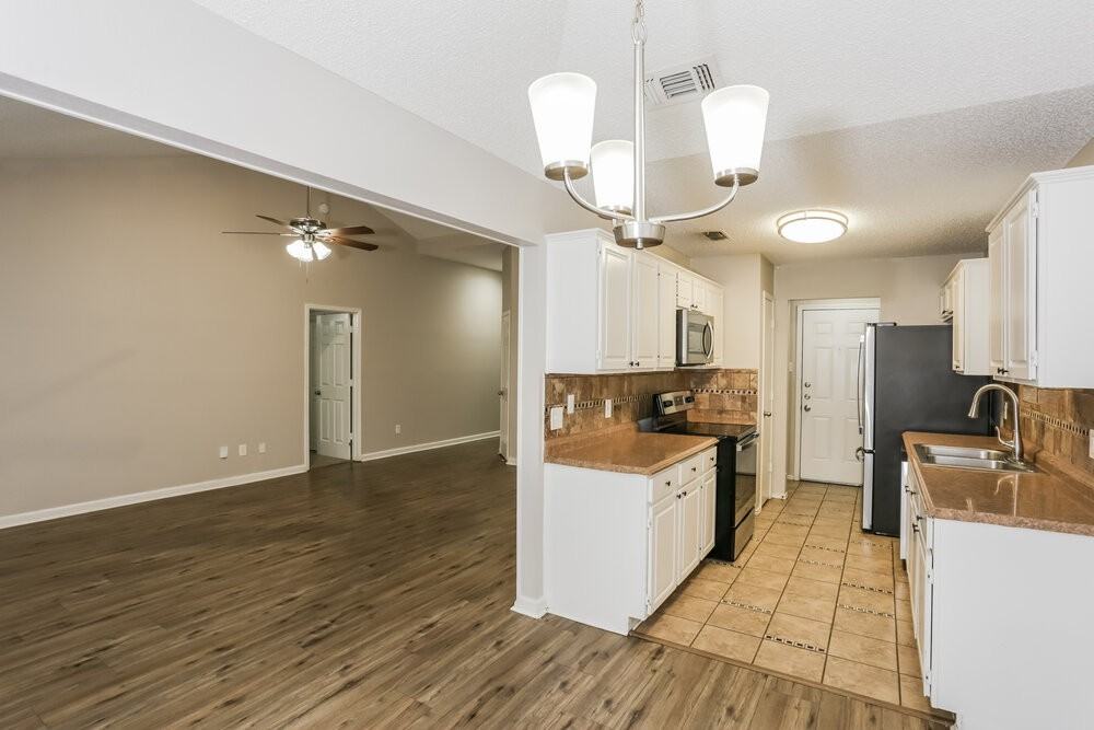 9004 Willoughby Ct - Photo 5 of 16