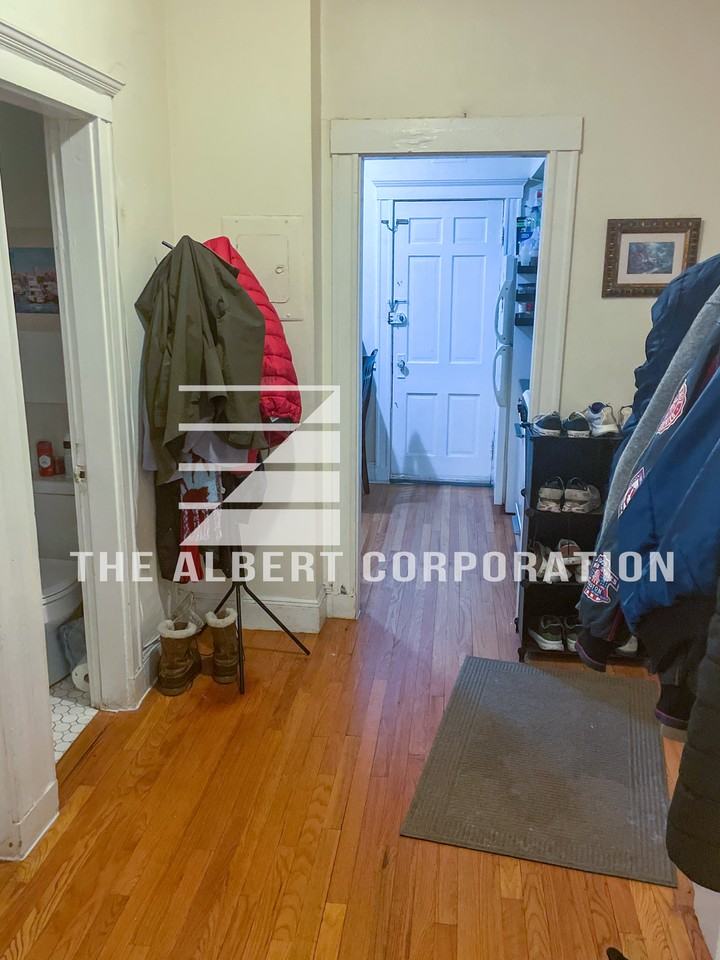 242 S Huntington Ave #1 - Photo 5 of 20