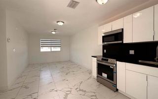 featured image of 811 E 52nd St #101