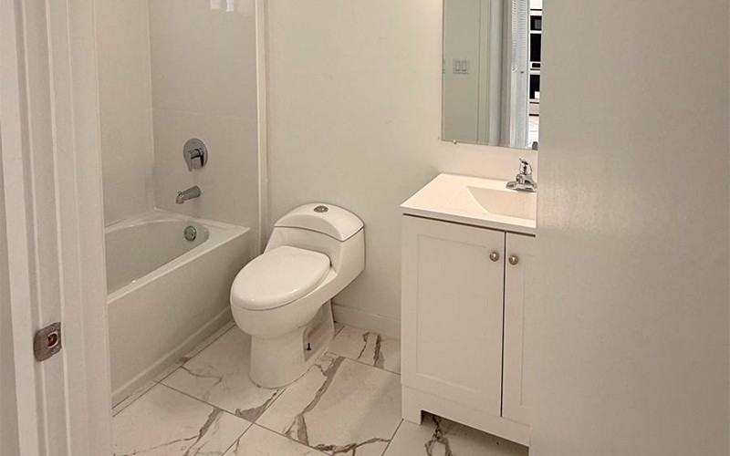 811 E 52nd St #101 - Photo 2 of 9