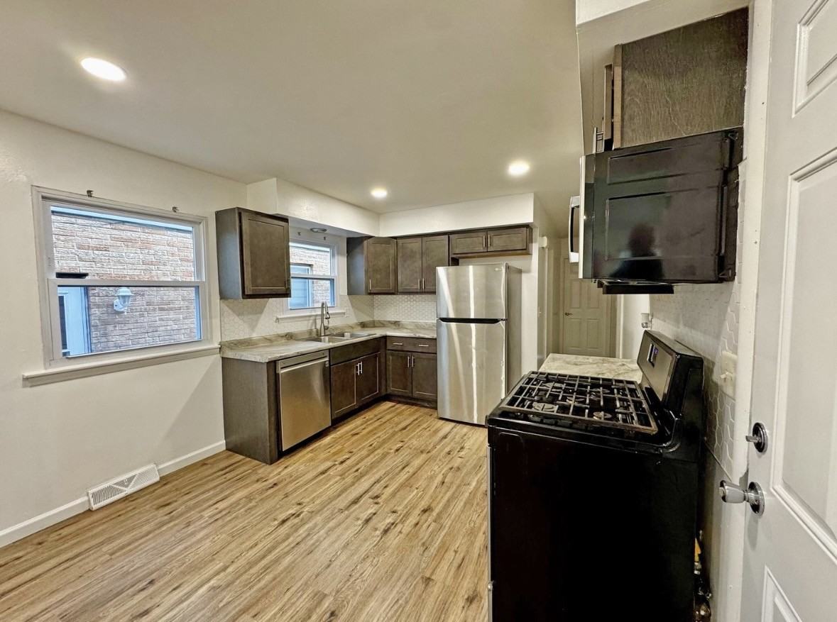 642 S 66th St - Photo 2 of 10