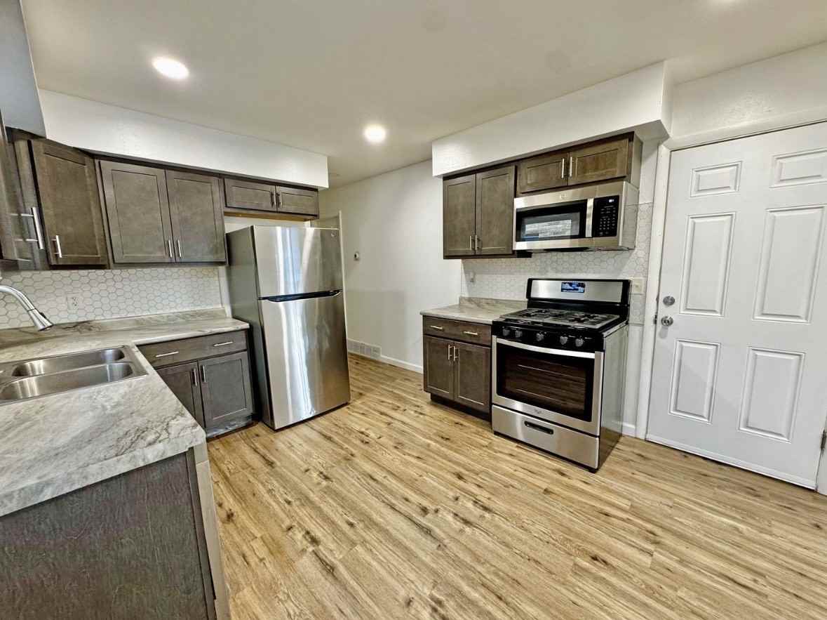 642 S 66th St - Photo 3 of 10