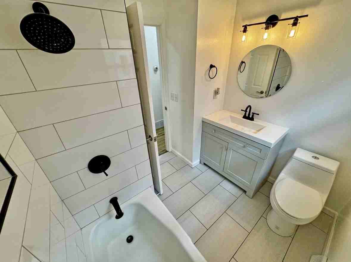 642 S 66th St - Photo 4 of 10