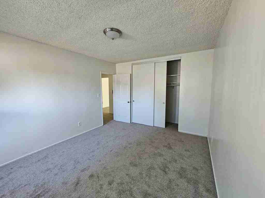 2232 E Lenita Ln - Photo 4 of 7