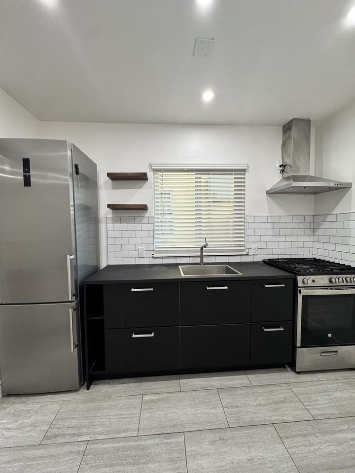 307 N Hollywood Way #B - Photo 6 of 11