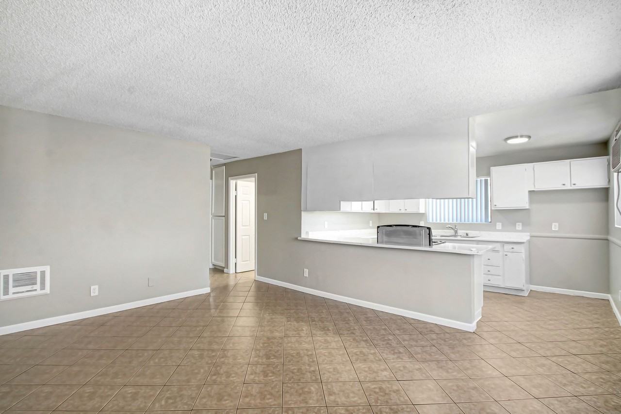 2 bedroom 1 bath units - Photo 3 of 17