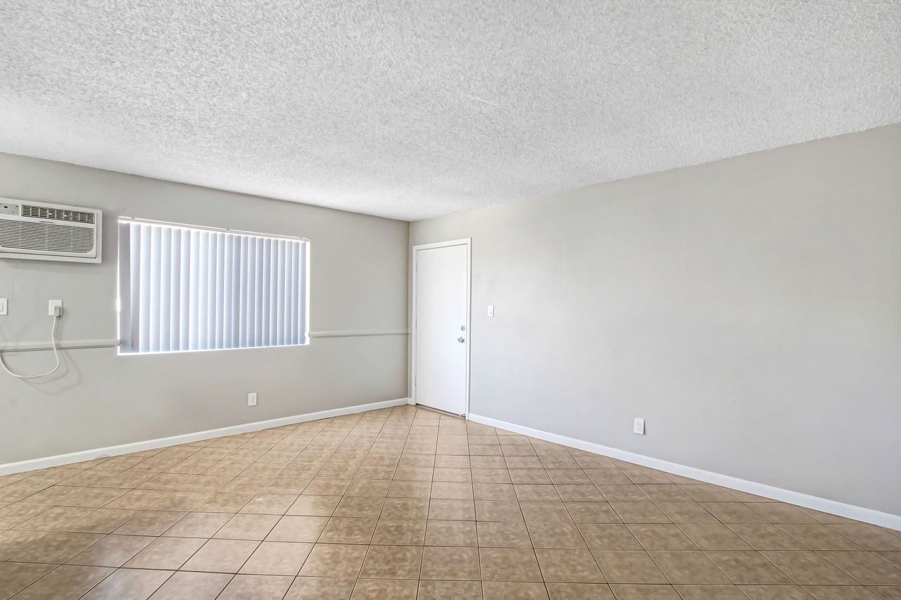 2 bedroom 1 bath units - Photo 4 of 17