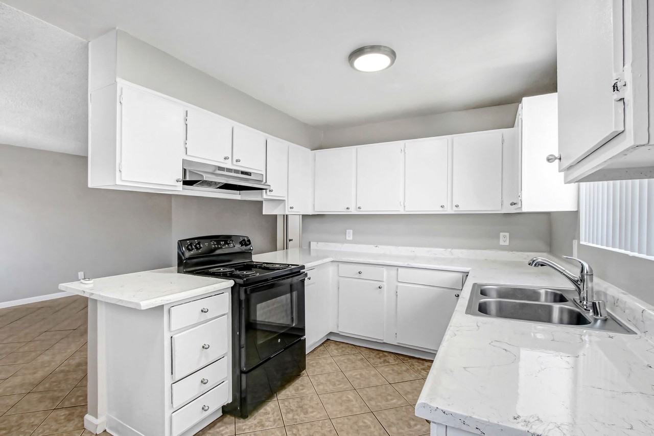 2 bedroom 1 bath units - Photo 7 of 17