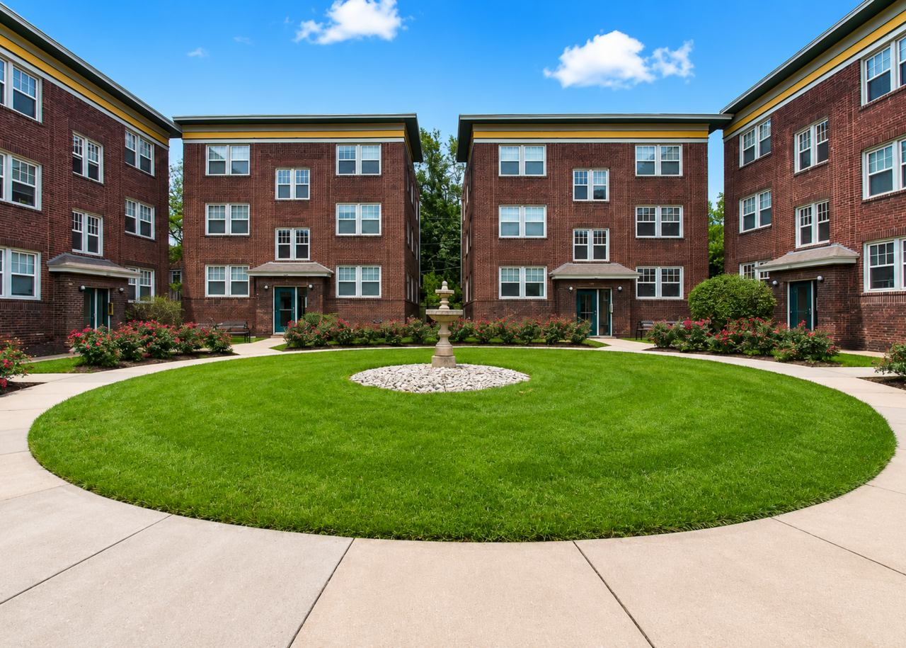 Roanoke Court Apartments - Photo 2 of 21