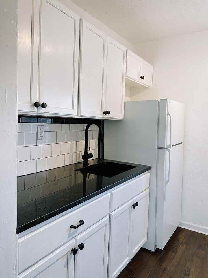 1722 N Lindsay Ave - Photo 3 of 17