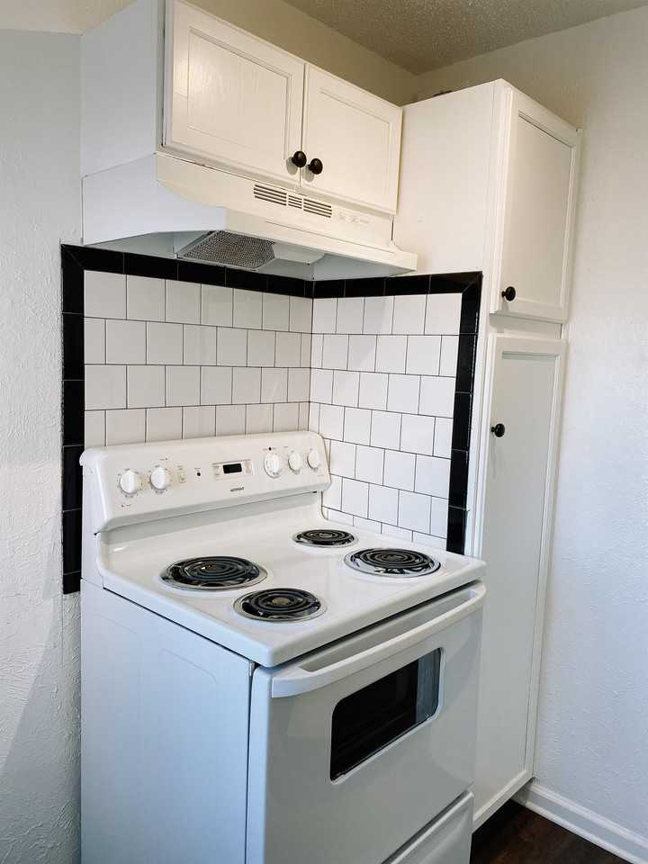 1722 N Lindsay Ave - Photo 4 of 17