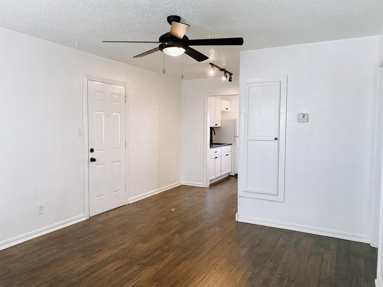 1722 N Lindsay Ave - Photo 6 of 17