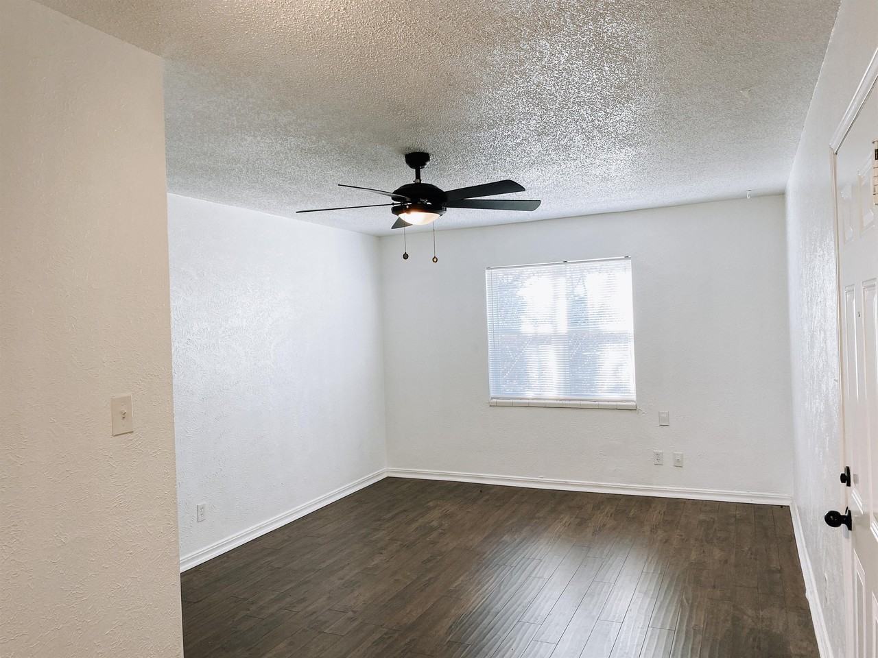 1722 N Lindsay Ave - Photo 7 of 17
