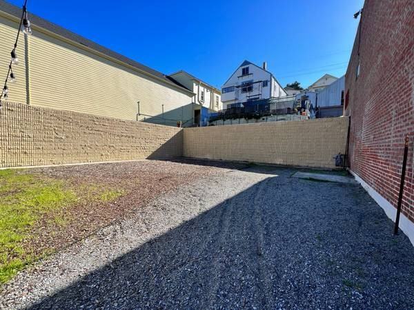 649 Loring Avenue - Photo 3 of 5