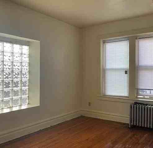 168 S Clinton St - Photo 5 of 5