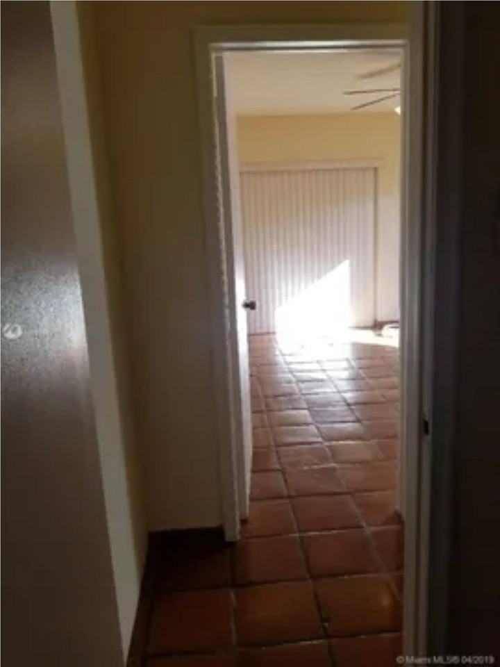 9421 Sw 66th St #1-1SIDEAPT - Photo 4 of 7