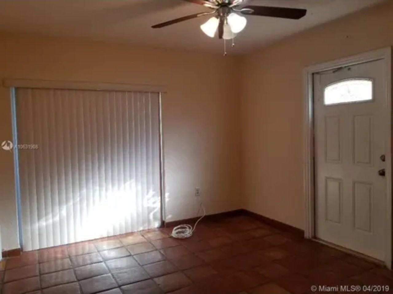 9421 Sw 66th St #1-1SIDEAPT - Photo 5 of 7