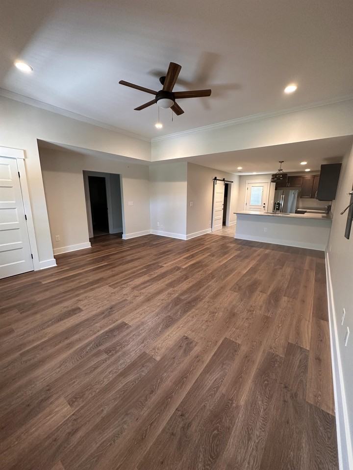 250 North Forest Avenue - Photo 2 of 15