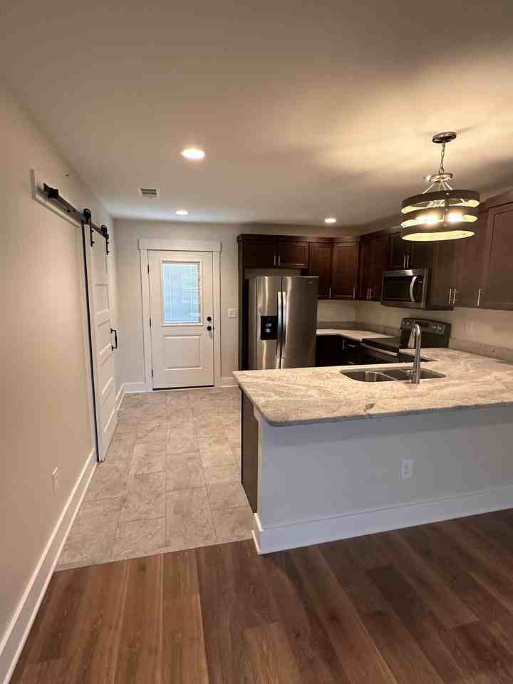 250 North Forest Avenue - Photo 3 of 15