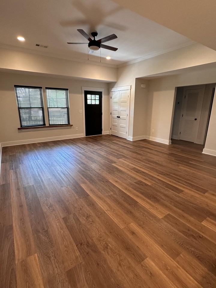 250 North Forest Avenue - Photo 4 of 15