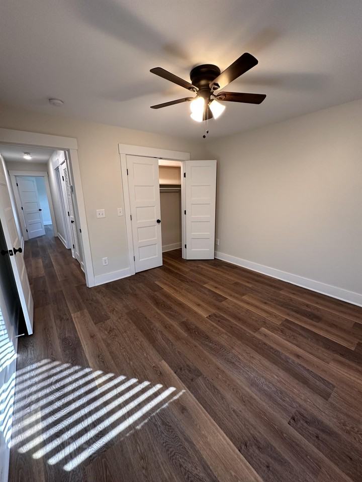 250 North Forest Avenue - Photo 6 of 15