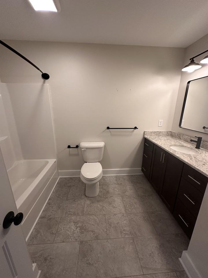 250 North Forest Avenue - Photo 7 of 15