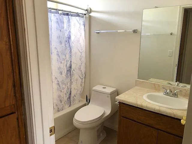 9725 N Loop Blvd - Photo 3 of 3