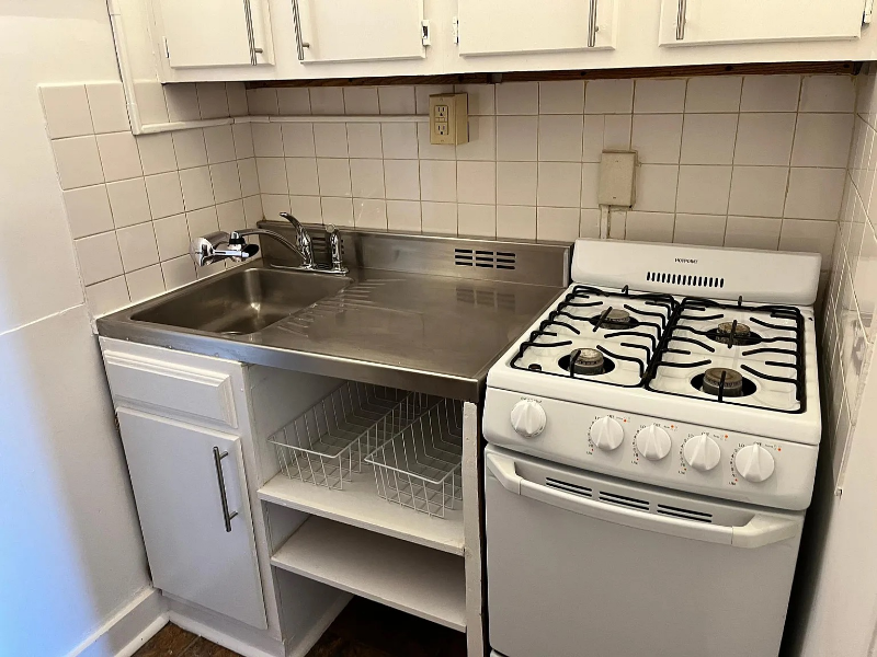 306 State St - Photo 3 of 6
