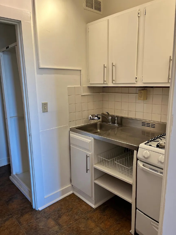 306 State St - Photo 4 of 6