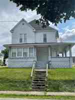 featured image of 220 N 6th St