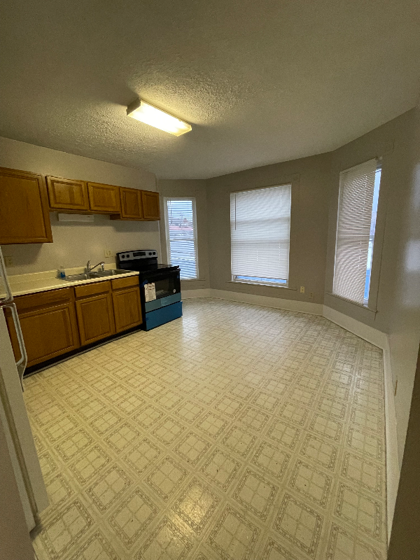 220 N 6th St - Photo 5 of 11