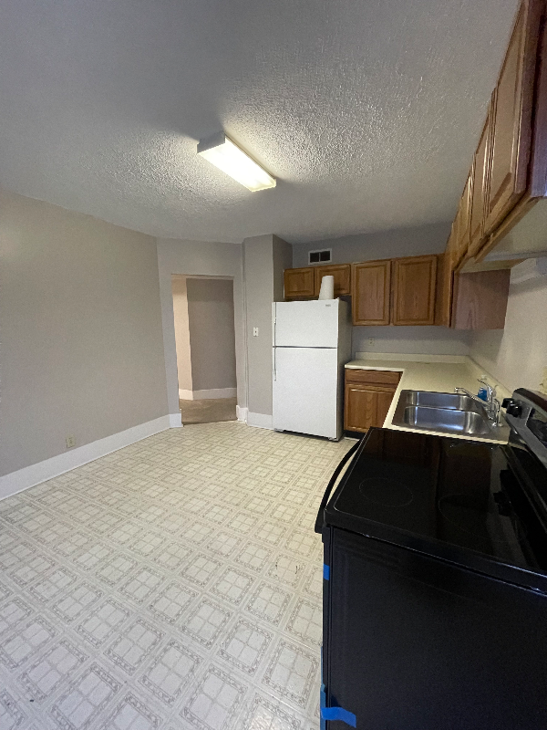 220 N 6th St - Photo 6 of 11