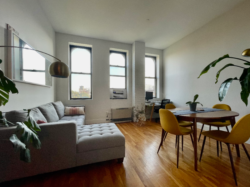 174 Bay 29th St - Photo 3 of 5