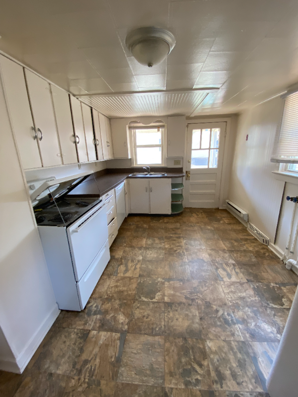 655 1/2 Faulkner Ave - Photo 3 of 11