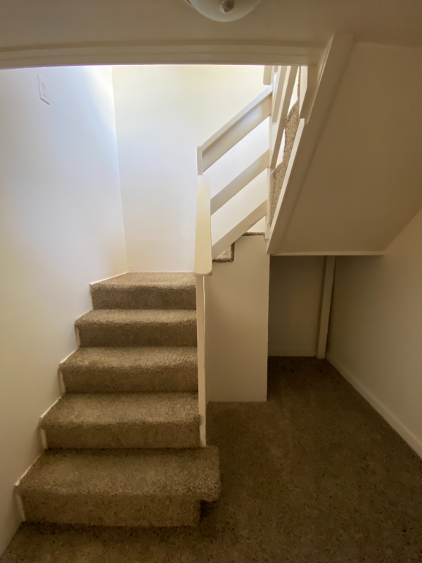 655 1/2 Faulkner Ave - Photo 5 of 11