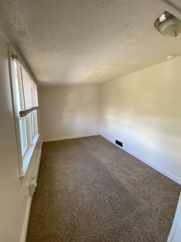 655 1/2 Faulkner Ave - Photo 6 of 11