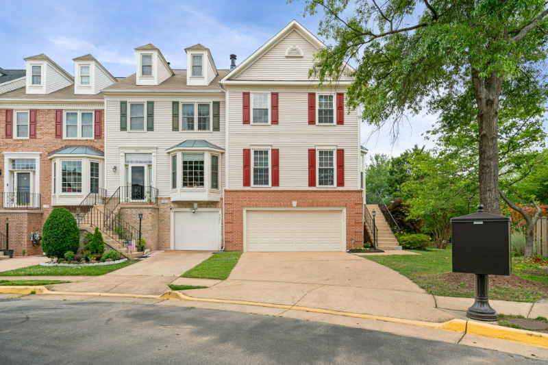 7073 Kings Manor Dr - Photo 2 of 20
