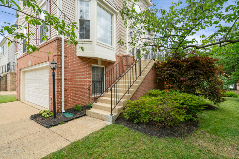 7073 Kings Manor Dr - Photo 3 of 20
