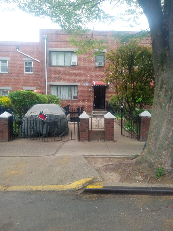 29 Troy Ave - Photo 5 of 15