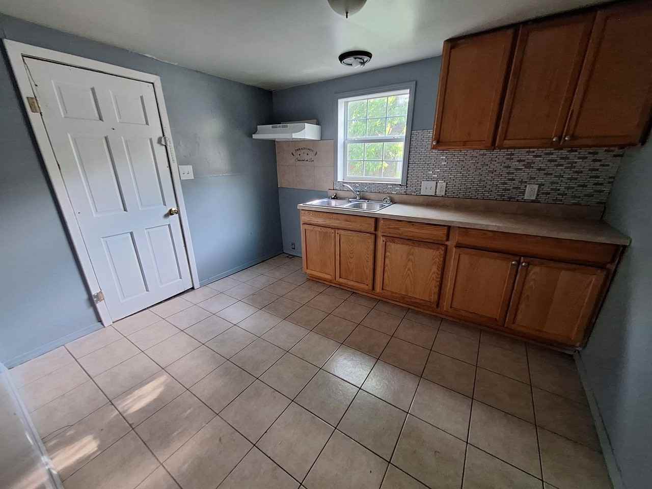 918 Pecan St - Photo 3 of 12