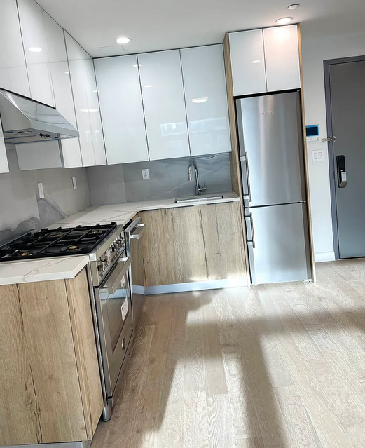 28-09 39th Ave - Photo 3 of 7