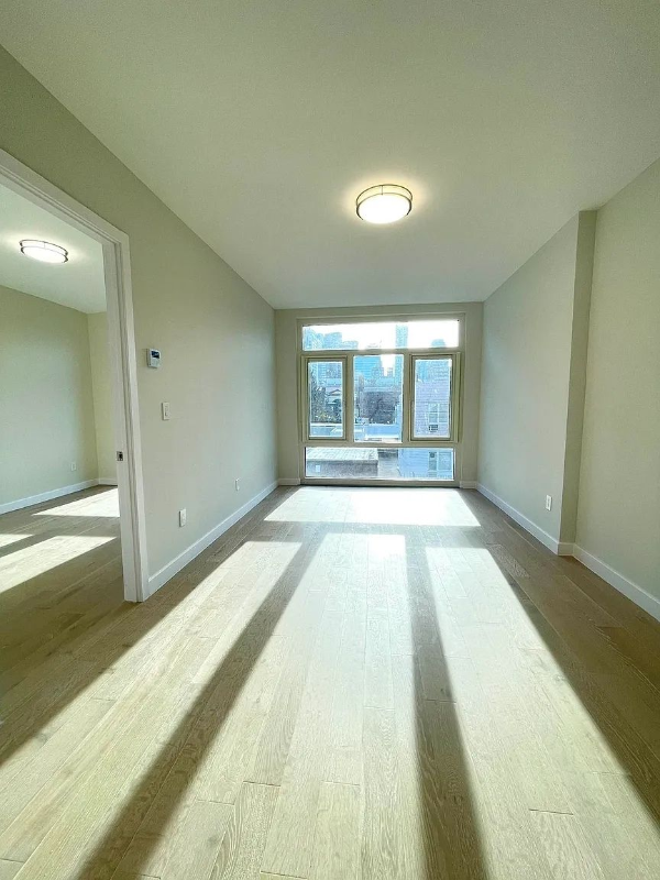 28-09 39th Ave - Photo 4 of 7
