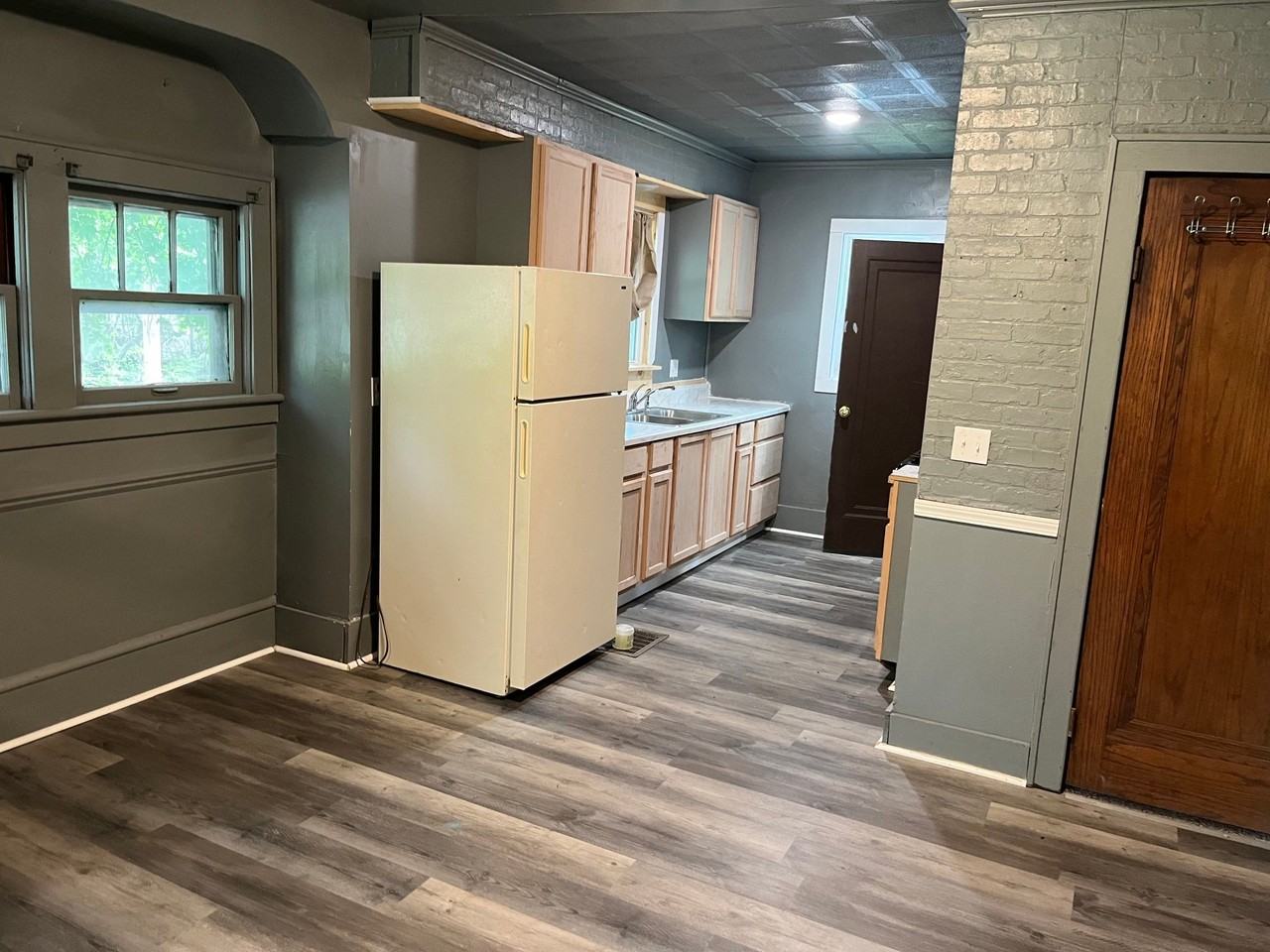 1414 Maple Ave - Photo 2 of 12