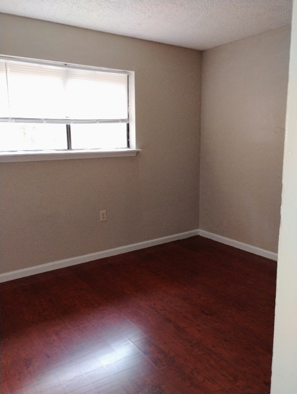 1754 Cedar Lake Dr #D - Photo 5 of 10