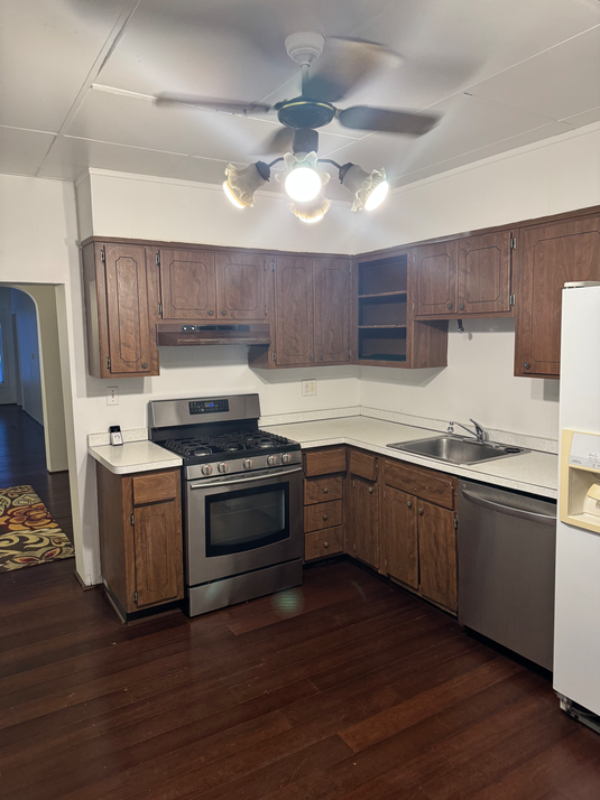 252 W 3rd St - Photo 4 of 7