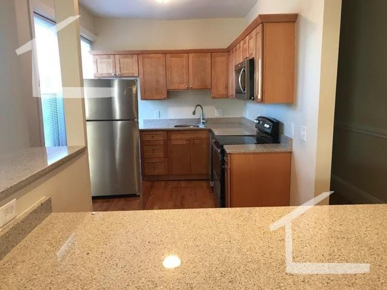 1335 Commonwealth Ave - Photo 4 of 9