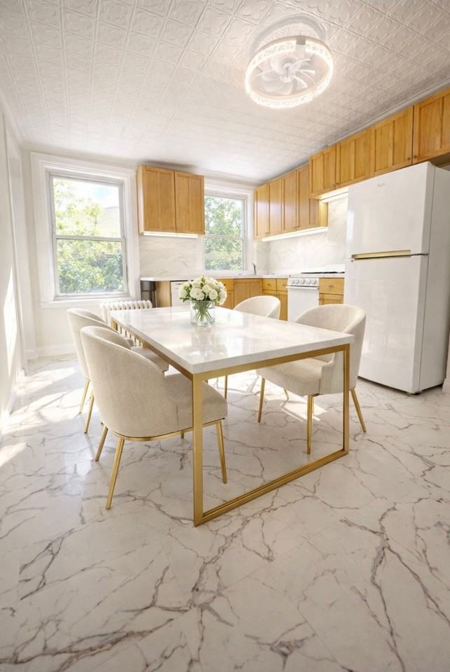 196 W 9th St #1