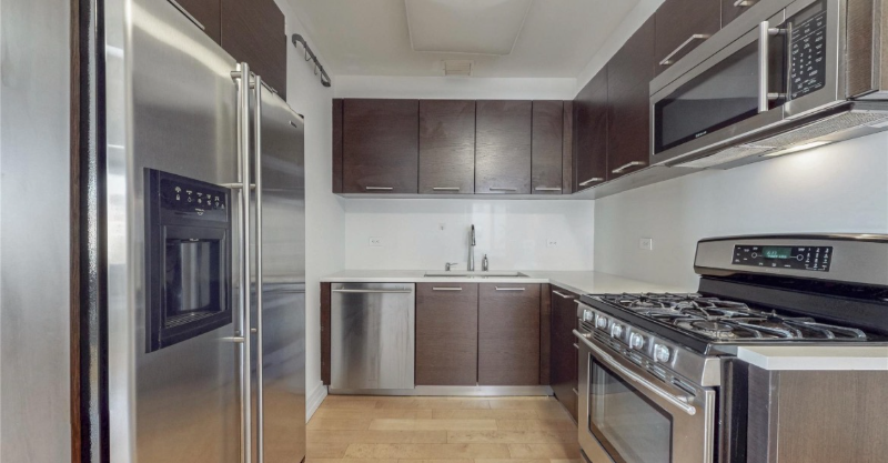 6405 Yellowstone Blvd - Photo 3 of 13