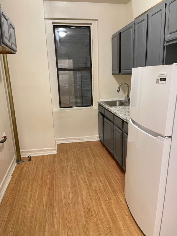 3210 Kingsbridge Ave #2D - Photo 5 of 16